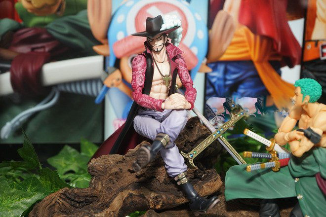 Dracule Juraquille Mihawk Action Figure 23cm